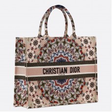 Bolso tote Dior Book bordado KaleiDiorscopic