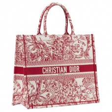 Bolso tote Dior Book en lona bordada con flores de hortensia