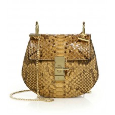 Bolso bandolera mini Chloe Drew de pitón color miel.