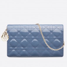 Bolso de mano Dior Lady Dior con cadena en charol azul vaquero