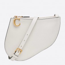 Bolso Dior Saddle Trio con correa en piel de becerro blanca.