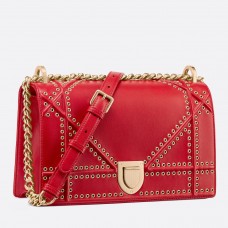 Bolso Diorama de Dior en piel de cordero con ojales rojos Bolso Diorama de Dior en piel de cordero con ojales rojos