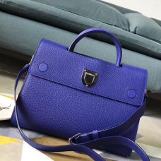 Bolso tote Dior Diorever de Dior en piel de becerro azul.