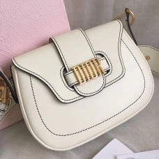 Bolso bandolera Dior D-Fence en piel de becerro blanca.