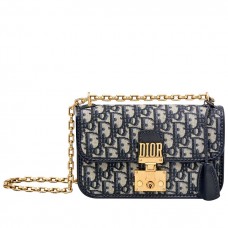 Bolso Dior Dioraddict con solapa en lona azul oblicua.