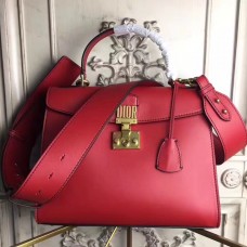 Bolso tote DiorAddict de Dior en piel de becerro roja.