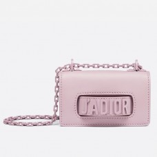Bolso mini J'Adior de Dior en piel de becerro rosa ultra mate.