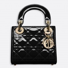 Bolso mini Lady Dior negro de charol con cadena