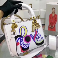 Bolso Lady Dior mediano de Dior con estampado Love de Niki De Saint Phalle