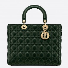 Bolso Lady Dior grande de Dior en piel de cordero verde con estampado Cannage.