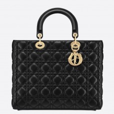 Bolso Lady Dior grande de Dior en piel de cordero negra con estampado Cannage.