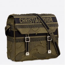Bolso bandolera Dior Diorcamp de lona con estampado de camuflaje verde.