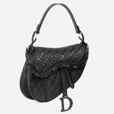 Bolso Saddle de Dior en tiras de cuero trenzado negro con flecos. Bolso Saddle de Dior en tiras de cuero trenzado negro con flecos.