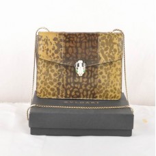 Bolso de hombro Bvlgari Serpenti de piel con vetas de serpiente, color albaricoque, modelo 605