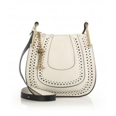 Bolso bandolera pequeño Chloe Hayley de piel perforada, color blanco. Bolso bandolera pequeño Chloe Hayley de piel perforada, color blanco.
