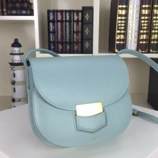 Bolso Celine Small Trotteur en piel de becerro granulada color jade. Bolso Celine Small Trotteur en piel de becerro granulada color jade.
